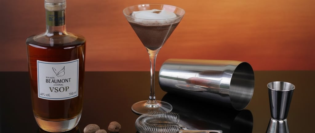 Cocktail cognac Maison Beaumont : Brandy Alexander servi en verre à cocktail