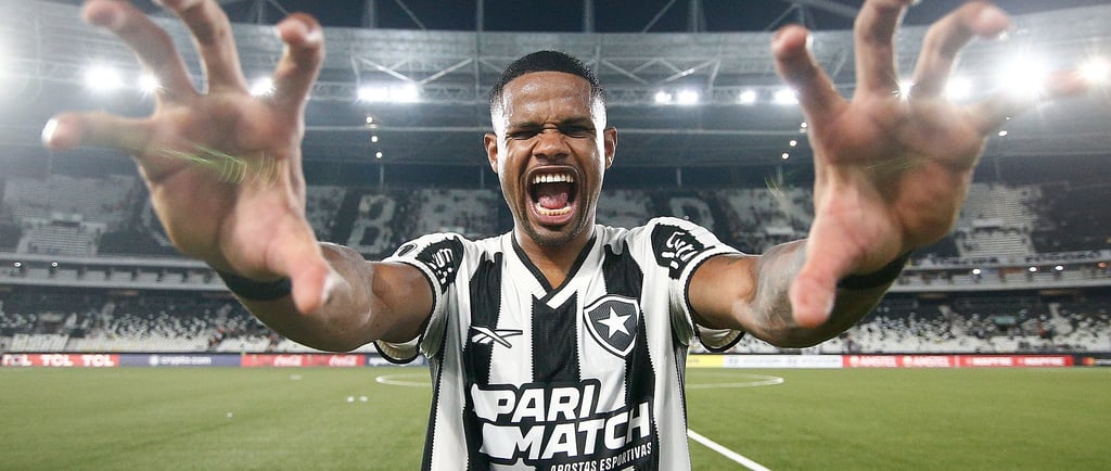 Junior Santos comemorando gol pelo Botafogo