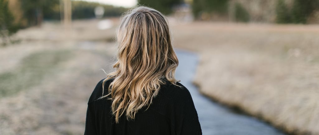 Passeggiata mindfulness, mindful walking, woman walking camminata consapevole