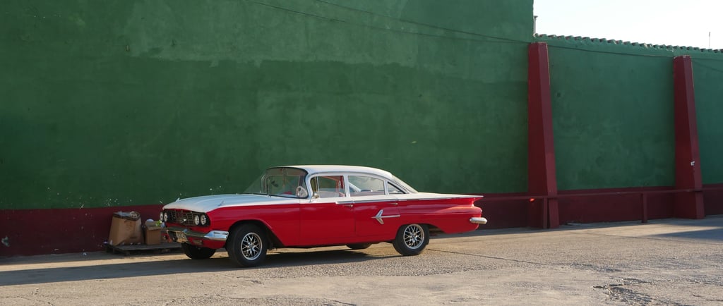 photo Cadillac rouge et blanche