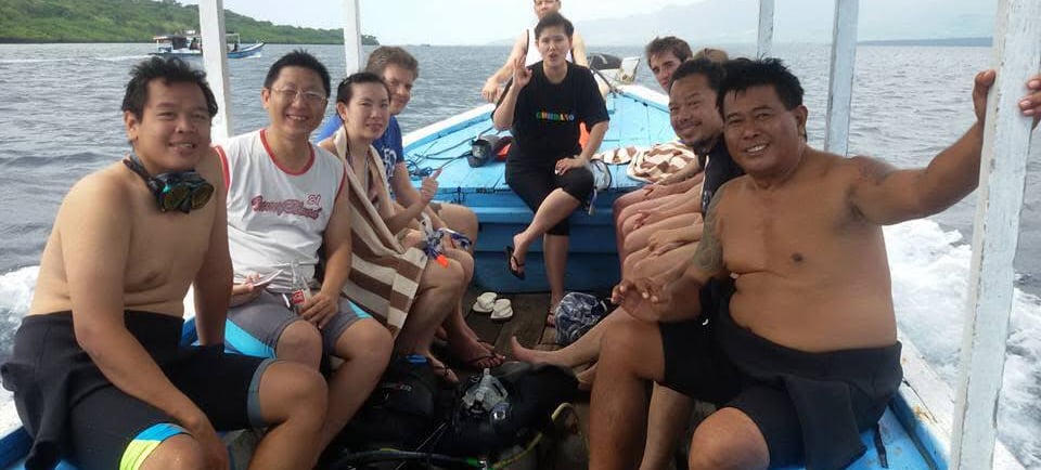diver preparing in lovina Bali #DiveCourses #PADItraining