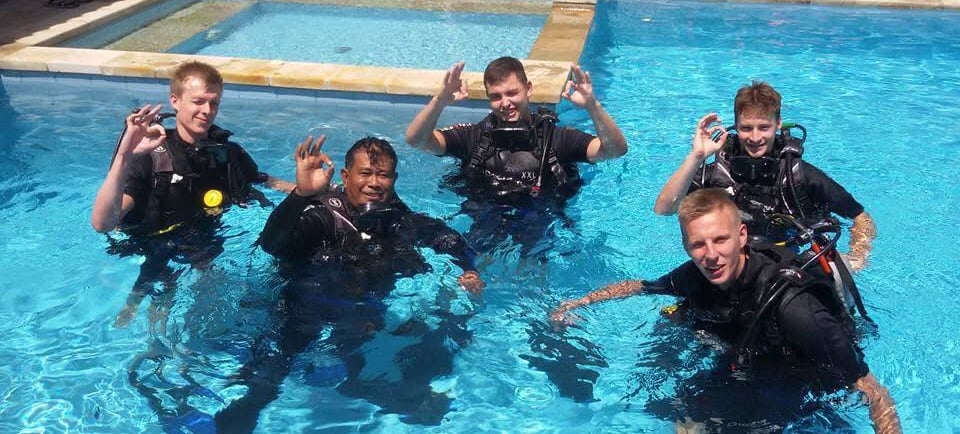 Students practicing diving skills in pool at Lovina Reef with instructor, Sunrise Dive Bali