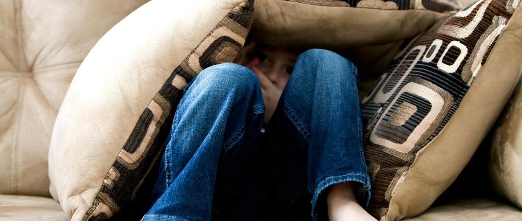 Vaikas po pagalvėmis