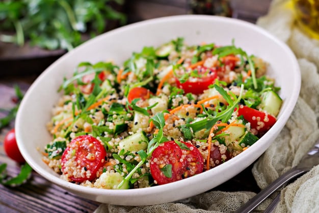 Receita Fitness de Salada de Quinoa com Atum