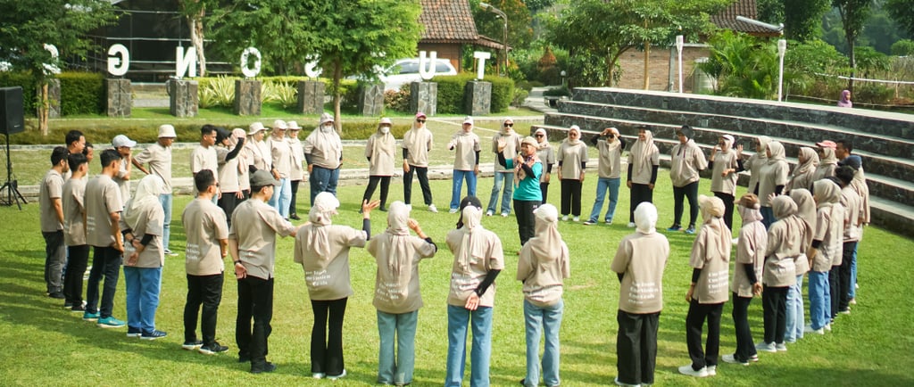 Suasana outbound Jogja penuh kebersamaan, dengan berbagai aktivitas yang mempererat hubungan tim