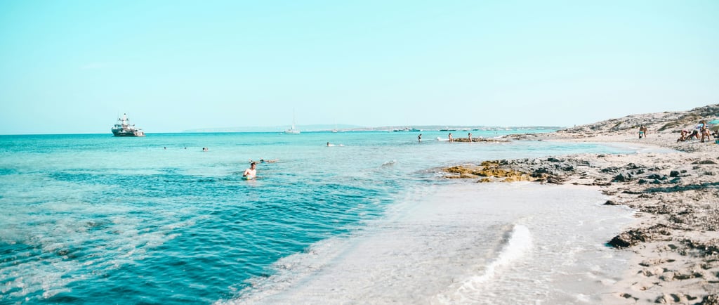 Blick auf den Strand und das Meer von Formentera