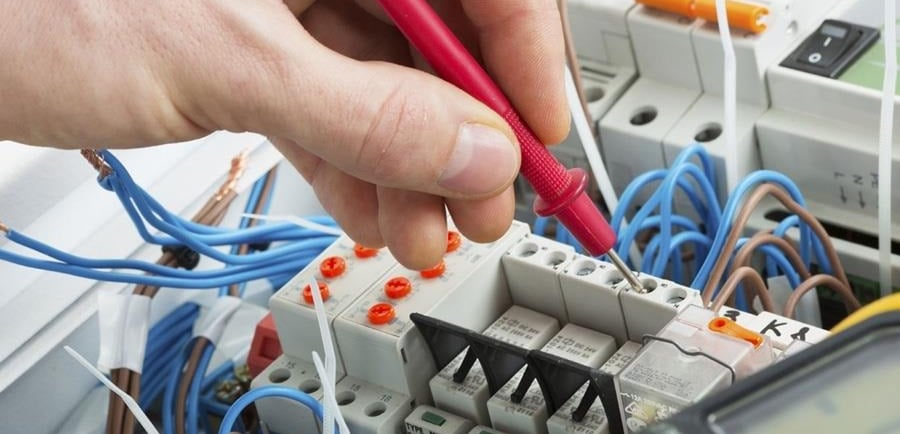 Impianti elettrici civili e industriali a Siracusa, installazione sicura e certificata