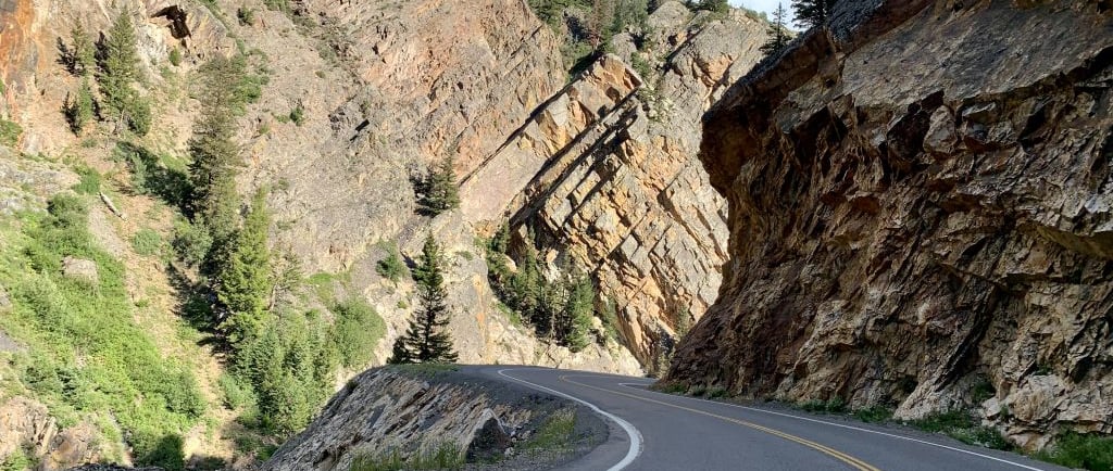 Winding mountain road like the Million Dollar Highway – ideal testing ground for used cars Durango C