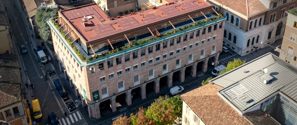 Veduta aerea di Palazzo CorteVerdi a Cremona: il nuovo landmark urbano firmato dall'architetto Stefano Boeri.