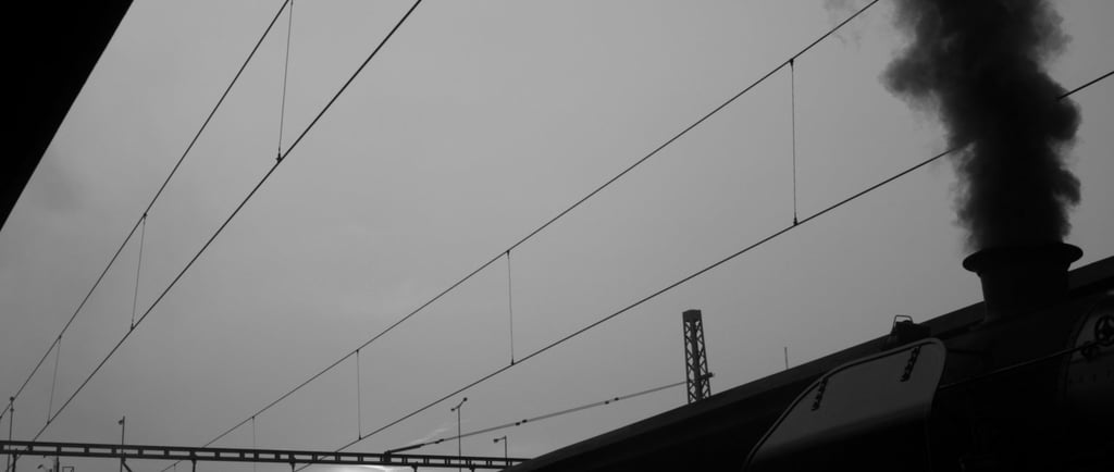 Dampf aus einer Lok, SW Foto Zeitzug