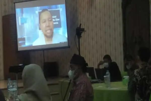 Ketua AMSI Wenseslaus Manggut berbicara secara daring dalam UKW yang digelar Jumat (5/11/2021). (Ist))