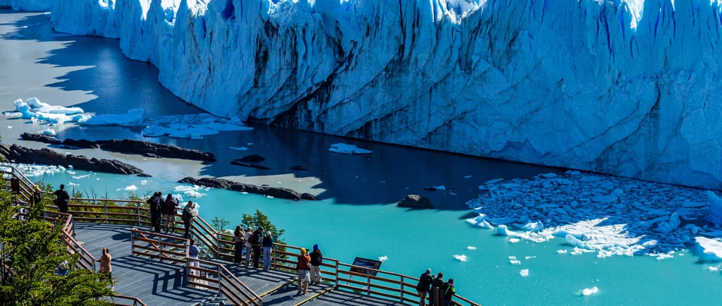 Pasarelas frente al Glaciar Perito Moreno