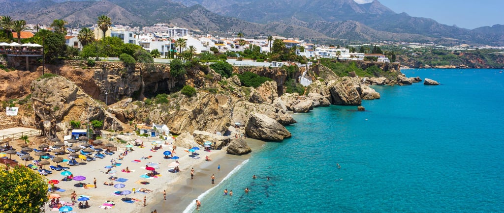 Nerja Plage au pied du Balcon de Europa