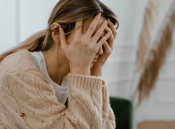 a woman stressée