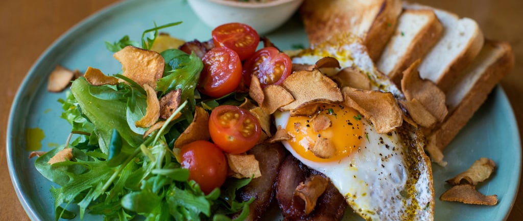 Alimentos saudáveis ovos, tomate cereja, recula