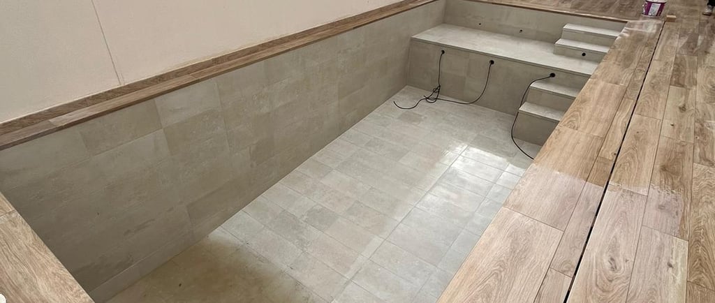 Construcción y mantenimiento de piscina en Mallorca con diseño personalizado y materiales resistentes