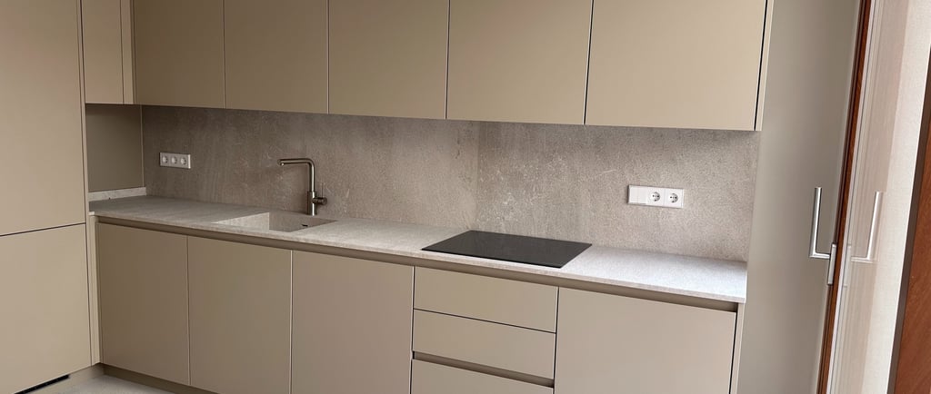 Reforma integral de cocina en Mallorca con diseño funcional y materiales de primera calidad