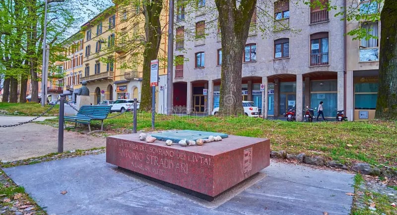 Lapide commemorativa di Antonio Stradivari - Cremona - 