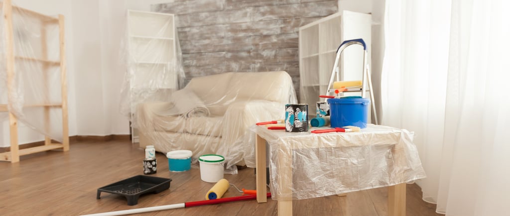 salon avec protection pour travaux de rénovation intérieurs
