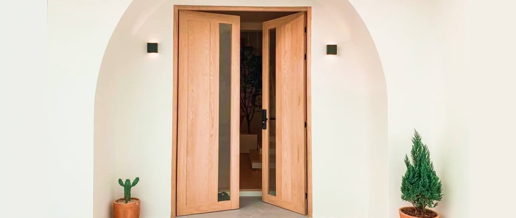 pintu solid wood panel tambahan kaca untuk rumah tinggal