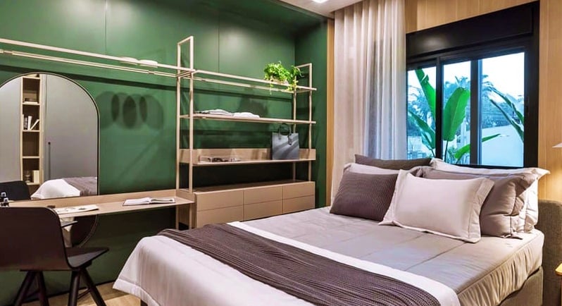 quarto decorado com as cores que são tendência em 2025, como verde oliva, terrosos e azul produndo