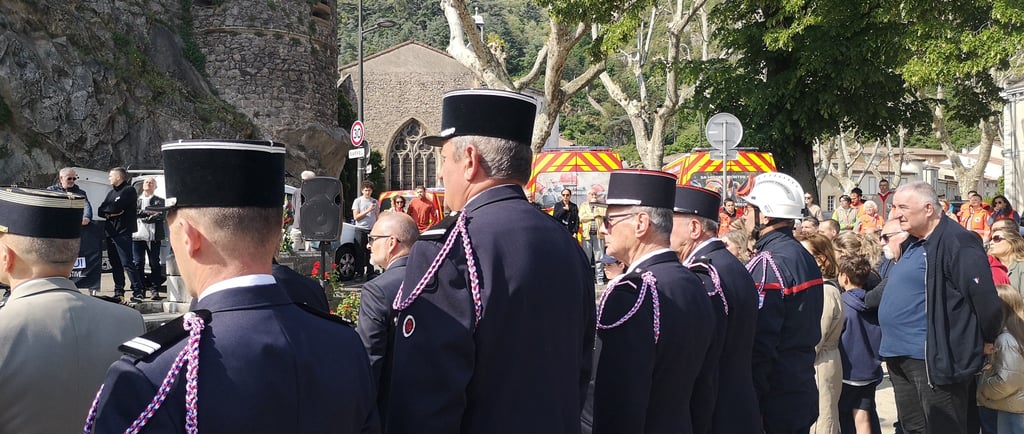 Cérémonie solenelle du 8 mai 1945 au monument aux morts de Tournon sur Rhône