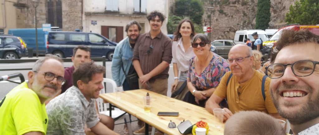 Membres du collectif Tournon en Commun lors de la 715 ème foire aux oignons à Tournon sur Rhône
