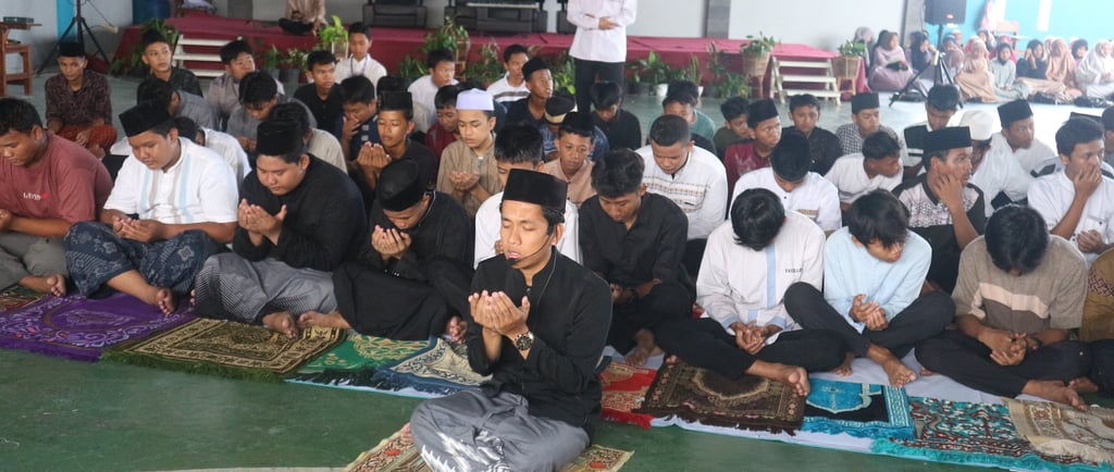 SM Excellent 1 kota tangerang berdoa bersama