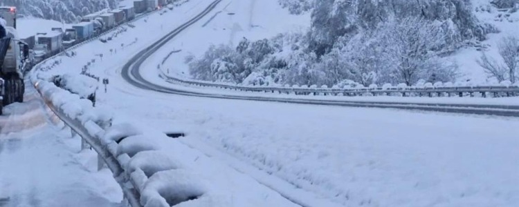 late-season snowstorms South Africa