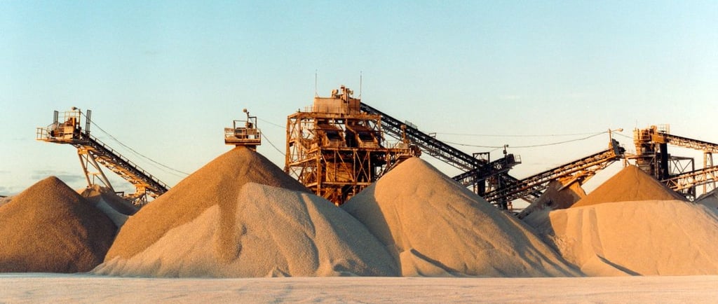 Tumpukan pasir silika Kalimantan