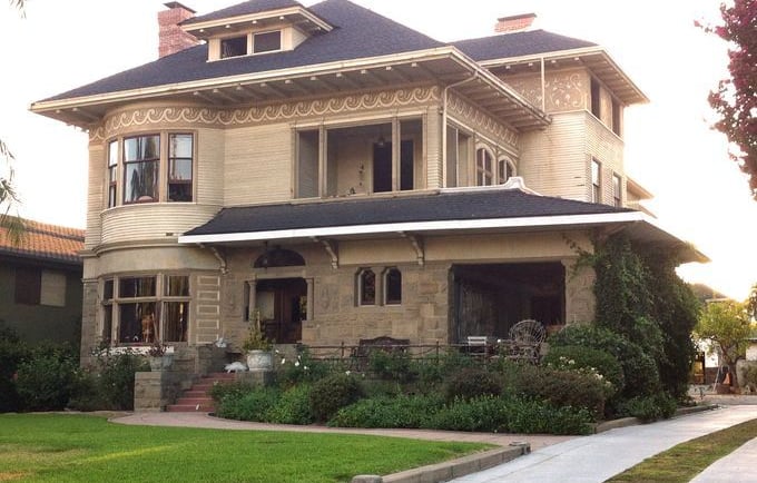 Large coliving house