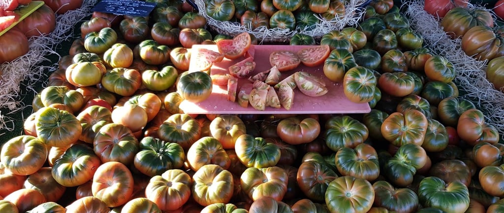 Tomates raf de 1 en el puesto de Juanlu del mercadillo.