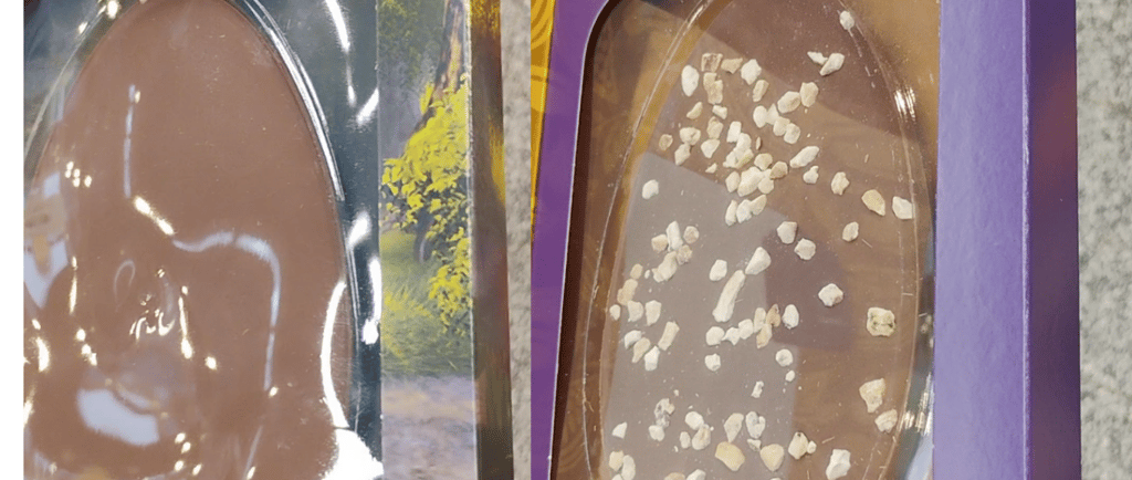 2 caixas com barra de chocolate oval