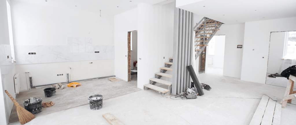 Profesionales realizando reformas integrales en una vivienda en Valencia.