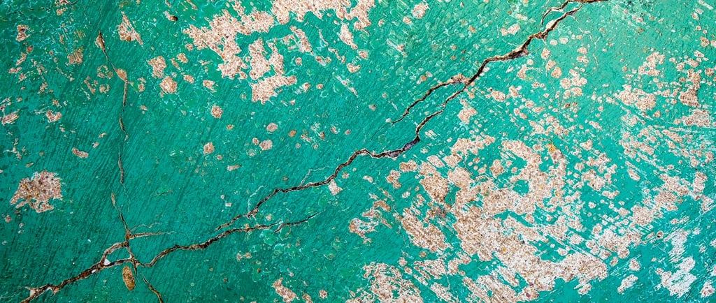 Weathered wall with a crack