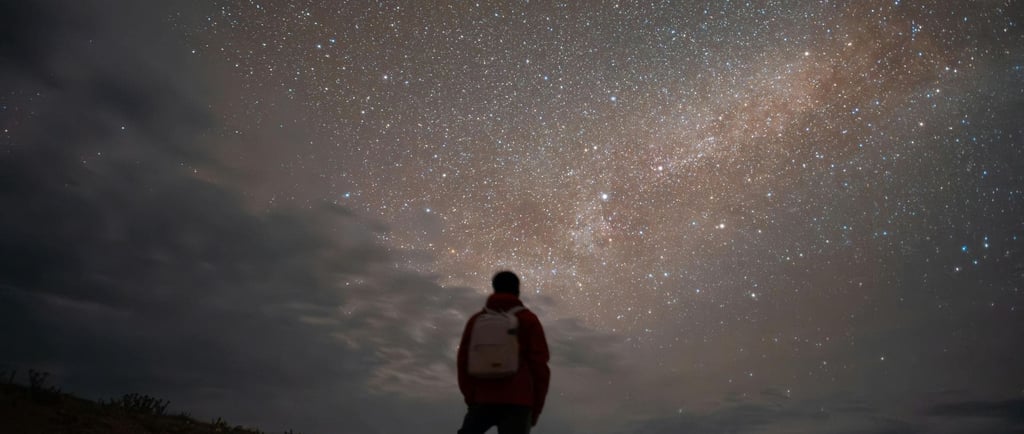 Scrivendo nell'ombra, vivendo tra le stelle