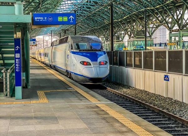 Train in Seoul Station