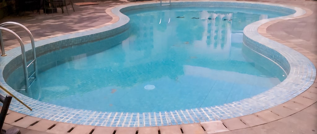 kolam renang minimalis dan elegan.