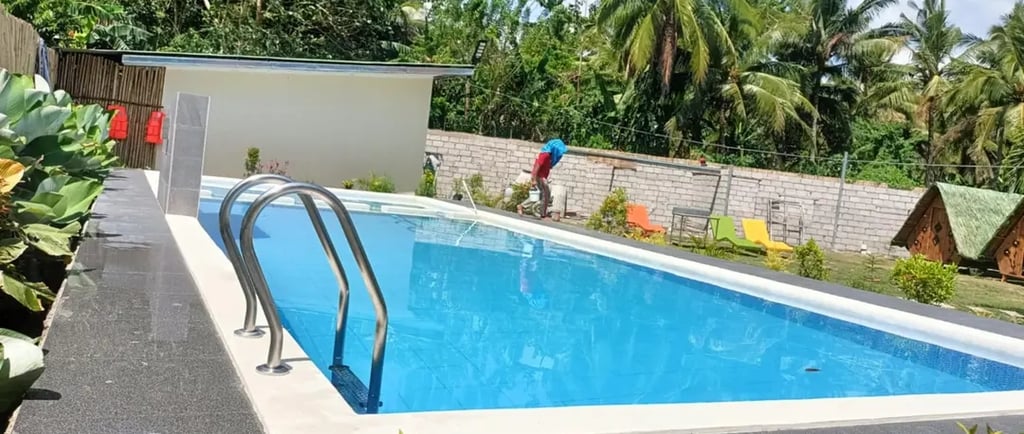 Kolam Reenang outdor yang indah dan menyejukan mata