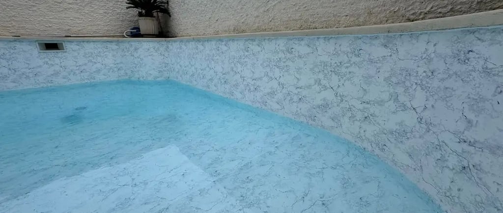 Kolam Jacuzzi minimalis dengan air hangat
