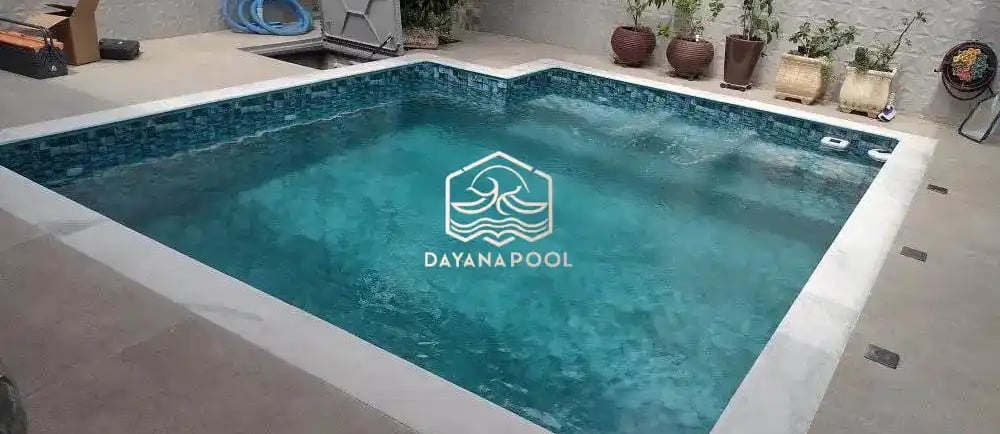 Kolam Jacuzzi minimalis dengan air hangat