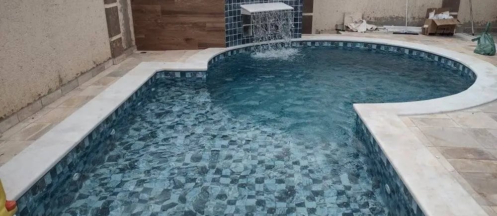 Kolam Jacuzzi minimalis dengan air hangat