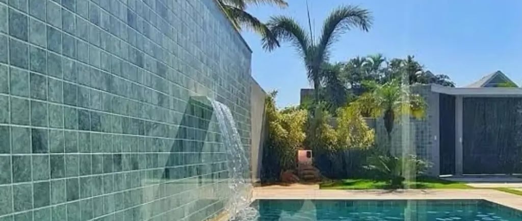 Kolam Jacuzzi minimalis dengan air hangat