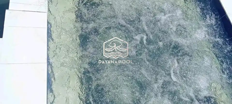 Kolam Jacuzzi minimalis dengan air hangat