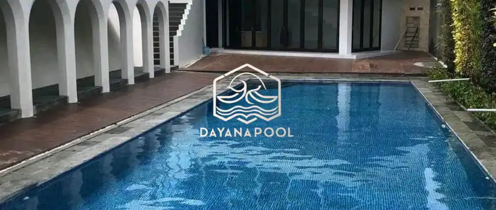 kolam renang mewah di kabupaten bandung dengan taman yang luas