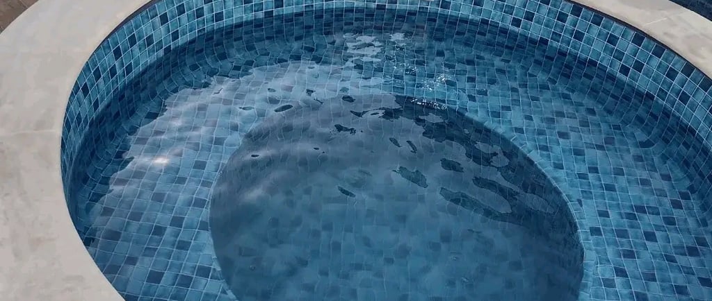 Kolam Jacuzzi minimalis dengan air hangat