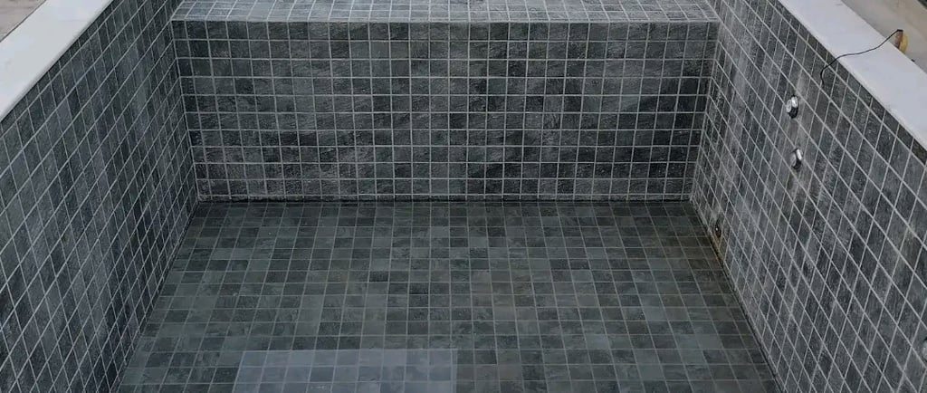 Kolam Jacuzzi minimalis dengan air hangat