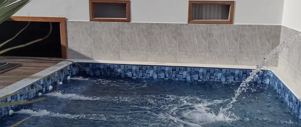 Kolam Jacuzzi minimalis dengan air hangat