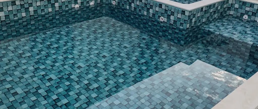 Kolam Jacuzzi minimalis dengan air hangat