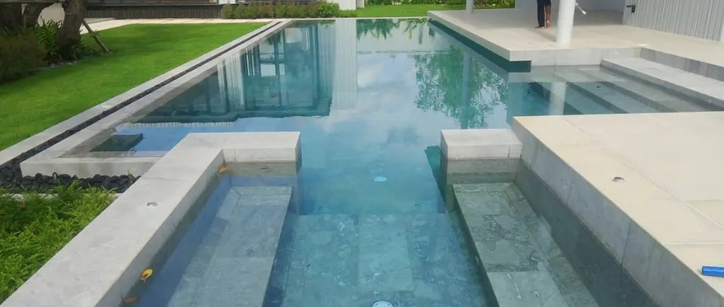 Kolam Jacuzzi minimalis dengan air hangat